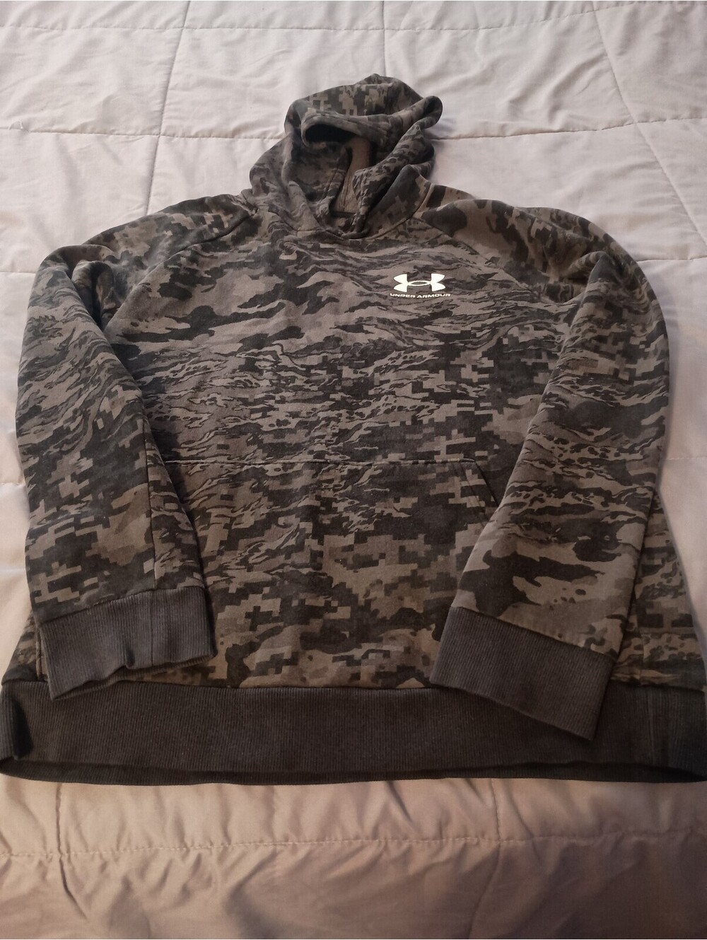 Under Armour camo hoodie youth xl